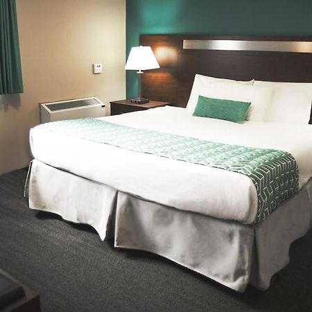 Hotel Ramada By Wyndham Quesnel Zewnętrze zdjęcie