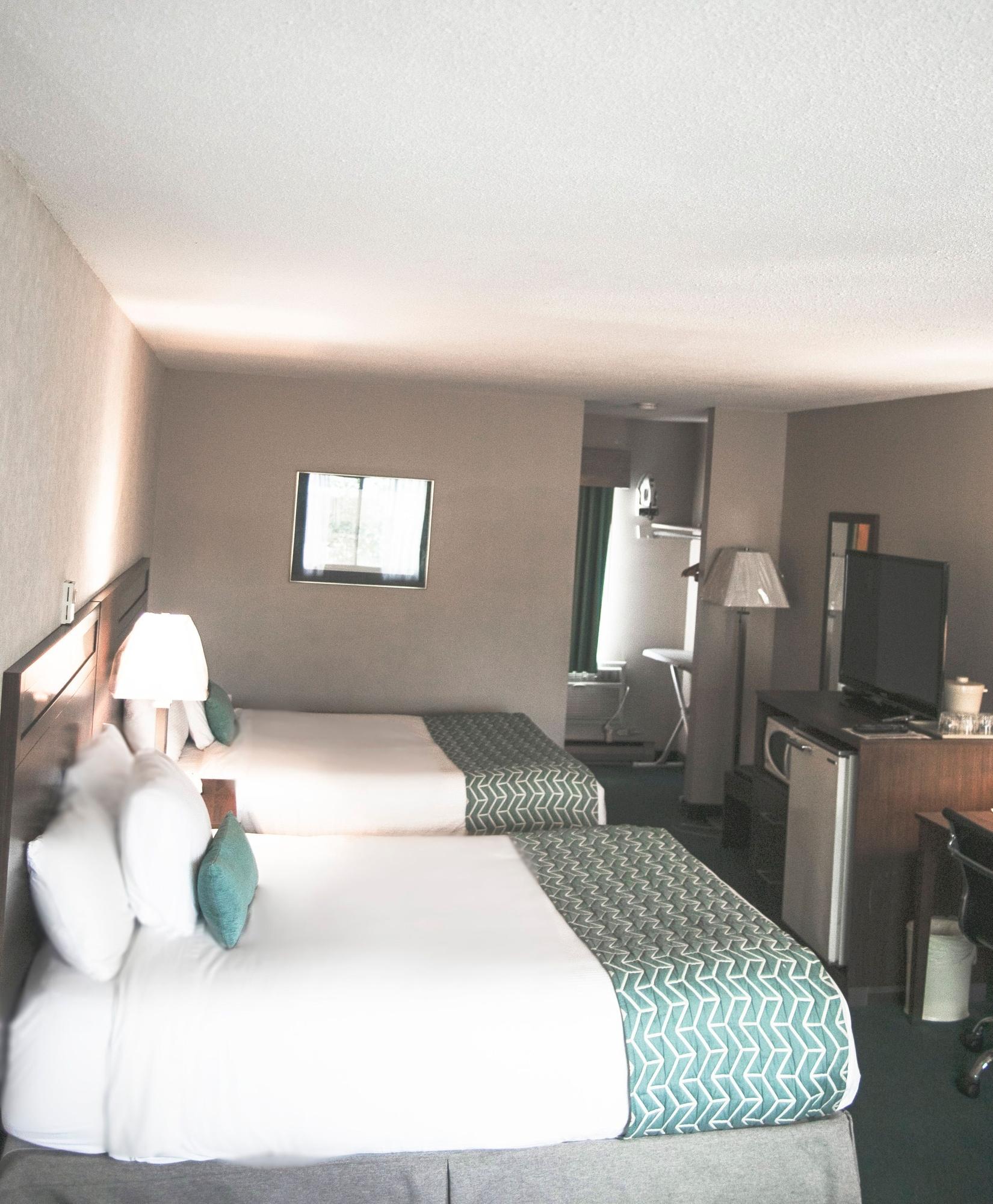 Hotel Ramada By Wyndham Quesnel Zewnętrze zdjęcie