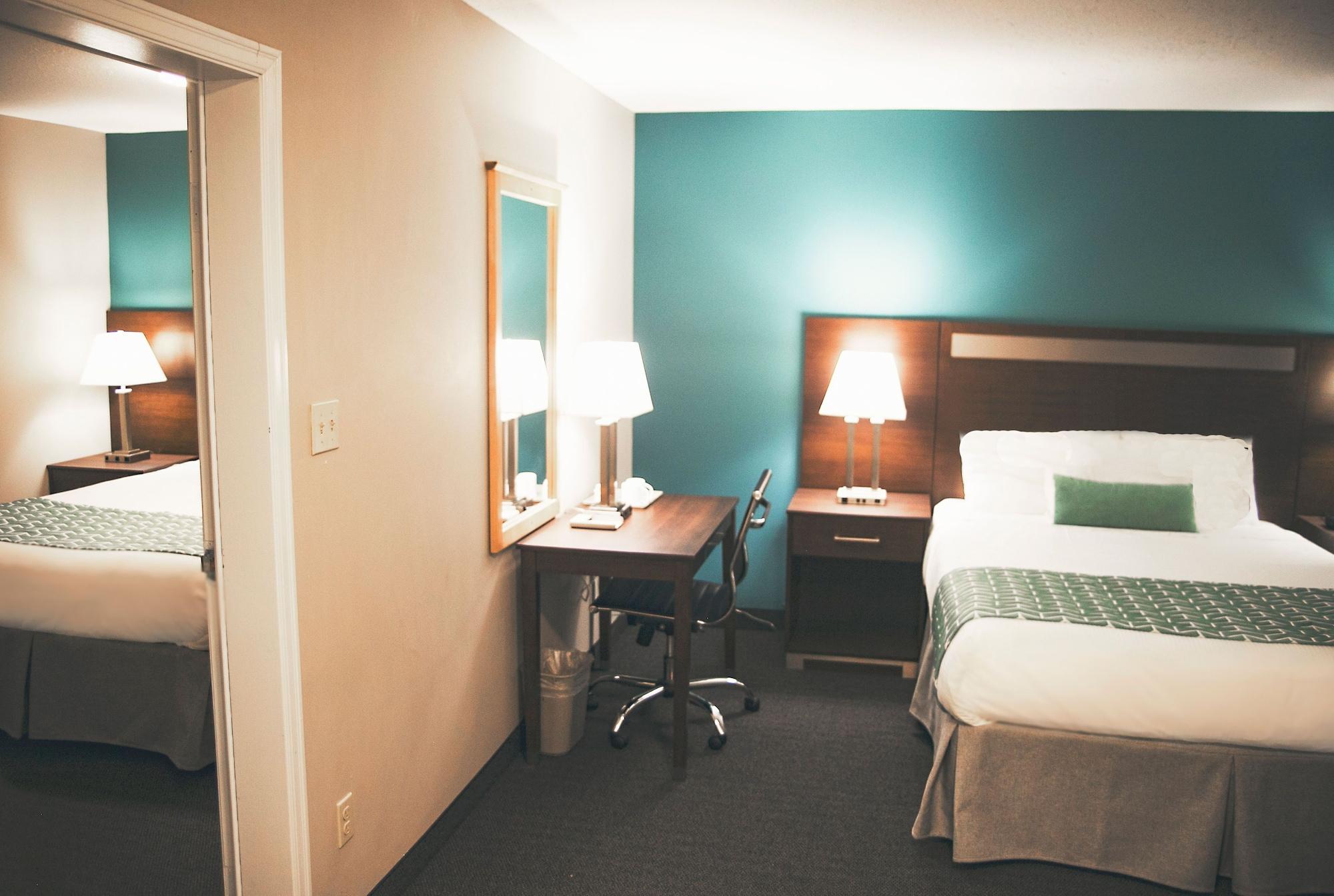Hotel Ramada By Wyndham Quesnel Zewnętrze zdjęcie