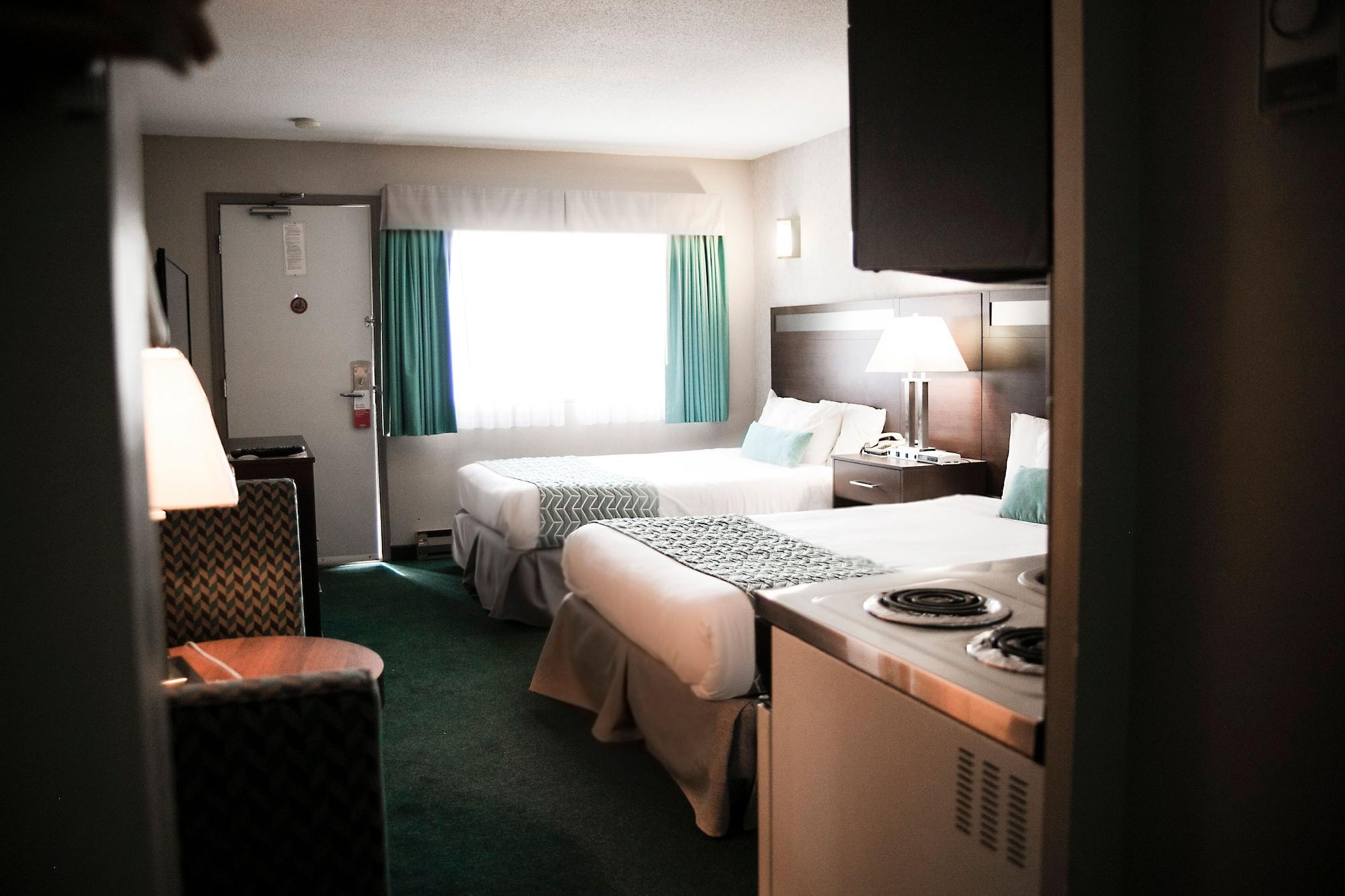 Hotel Ramada By Wyndham Quesnel Zewnętrze zdjęcie