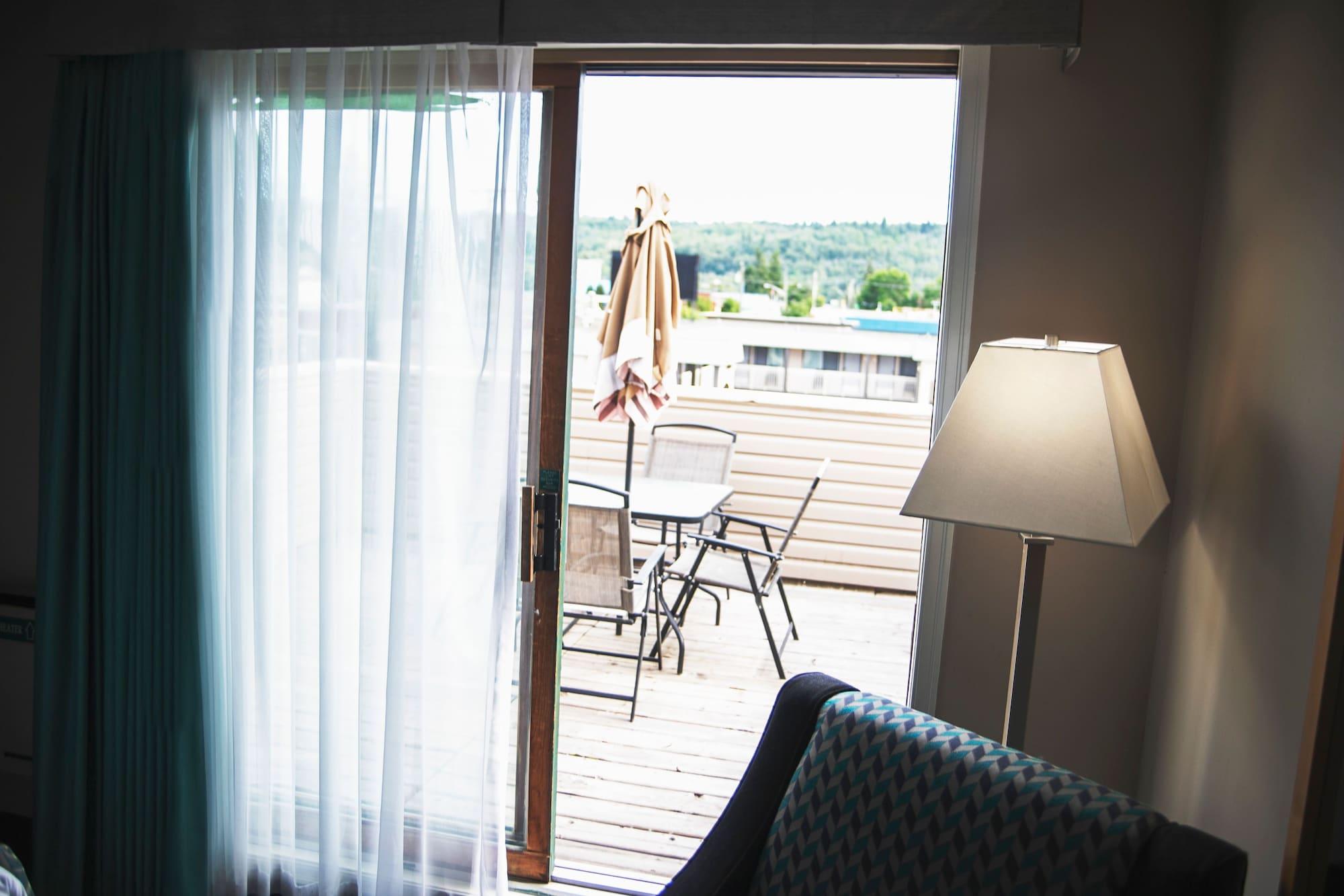 Hotel Ramada By Wyndham Quesnel Zewnętrze zdjęcie
