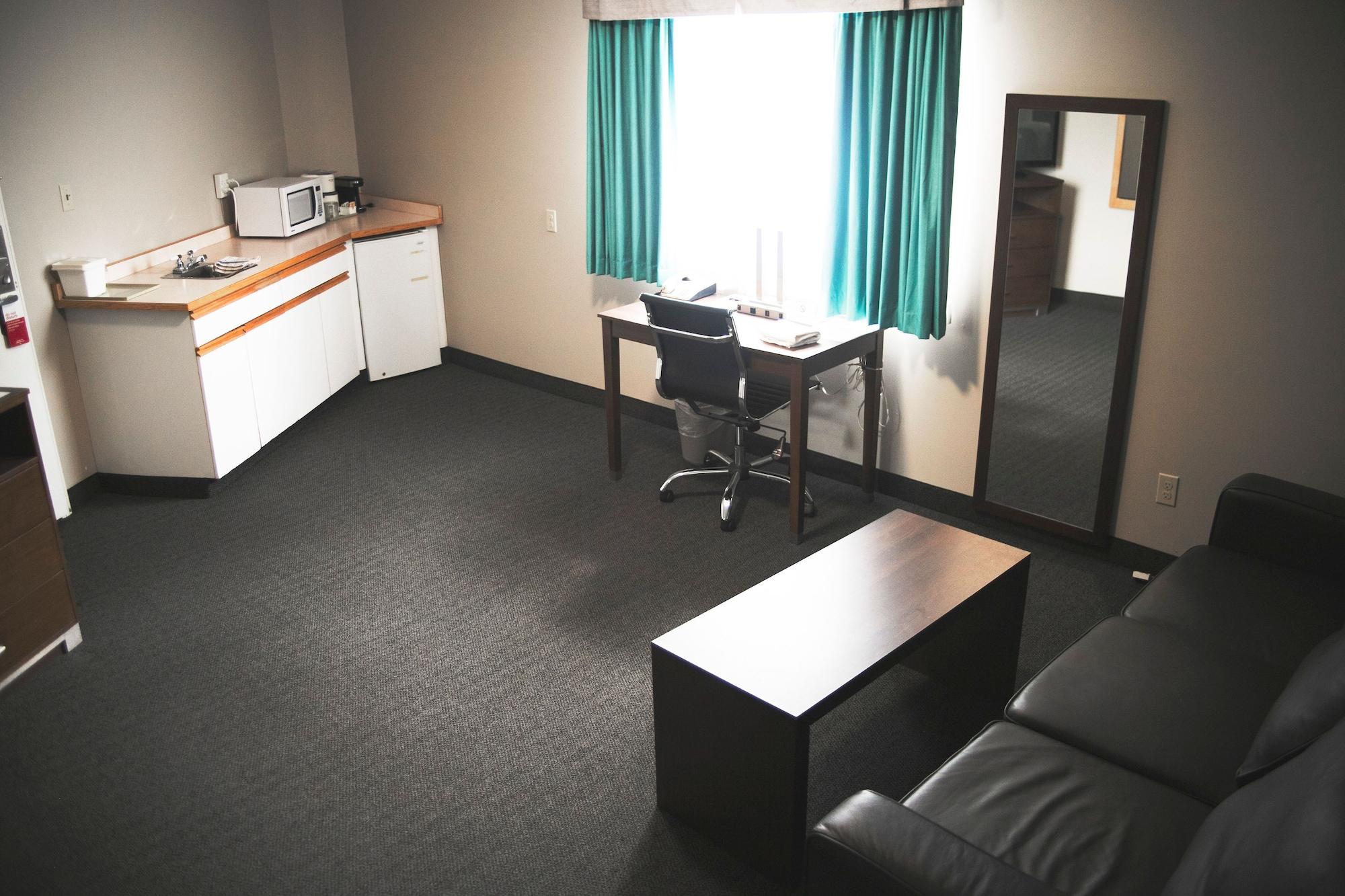Hotel Ramada By Wyndham Quesnel Zewnętrze zdjęcie