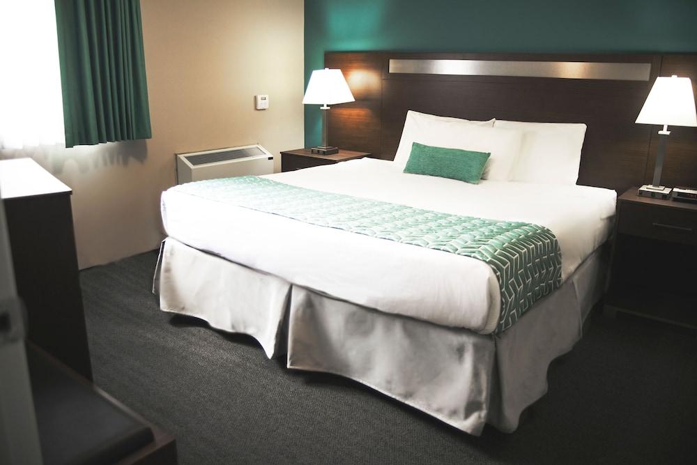 Hotel Ramada By Wyndham Quesnel Zewnętrze zdjęcie