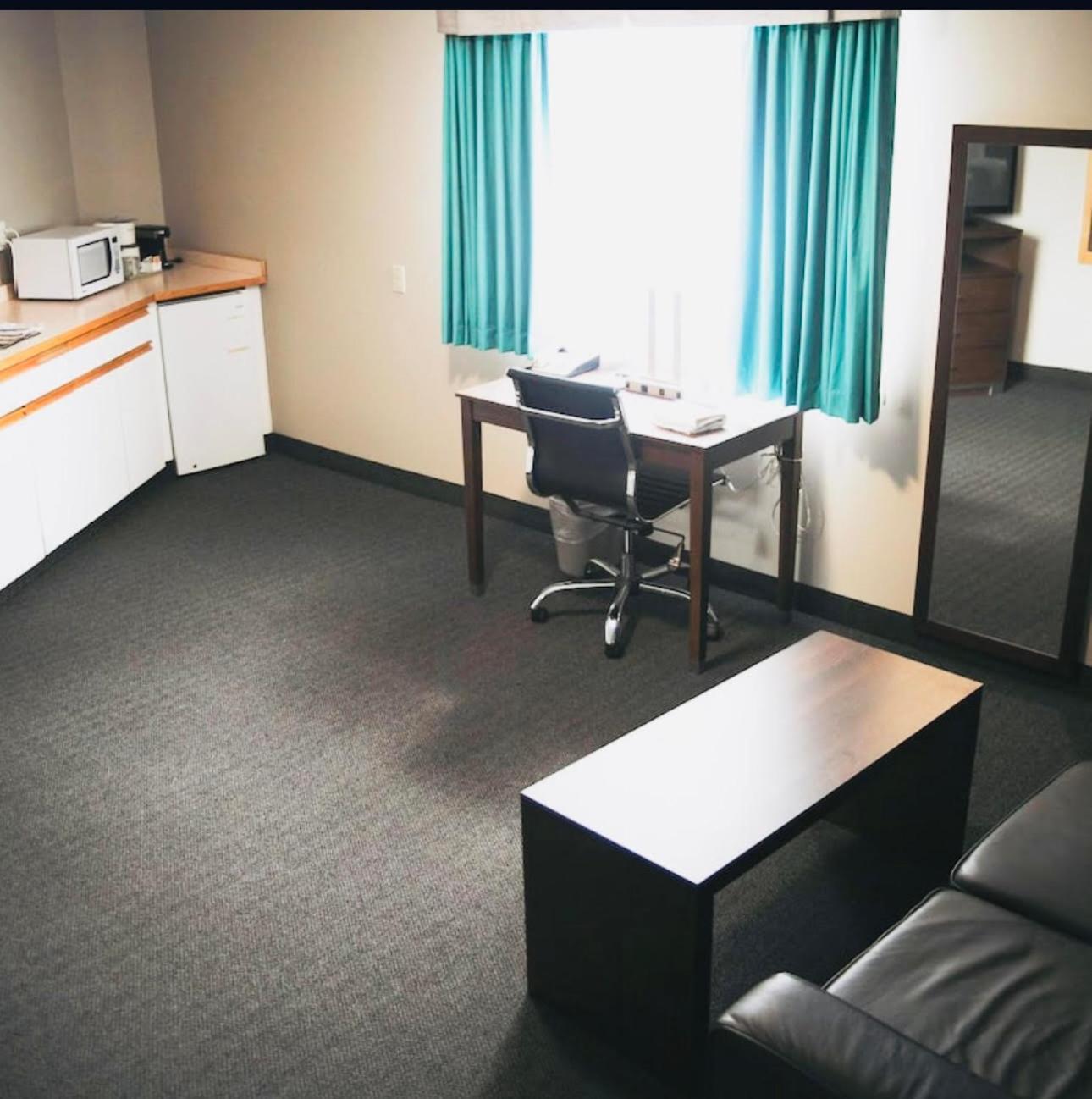 Hotel Ramada By Wyndham Quesnel Zewnętrze zdjęcie